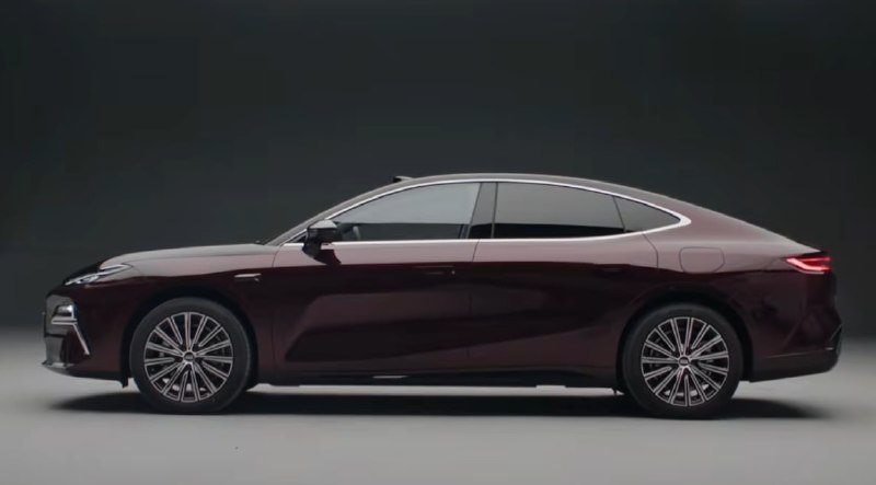 Компания Geely представила новый гибридный седан Galaxy Star 8 Voyager Компания Geely представила новый гибридный седан Galaxy Star 8 Voyager