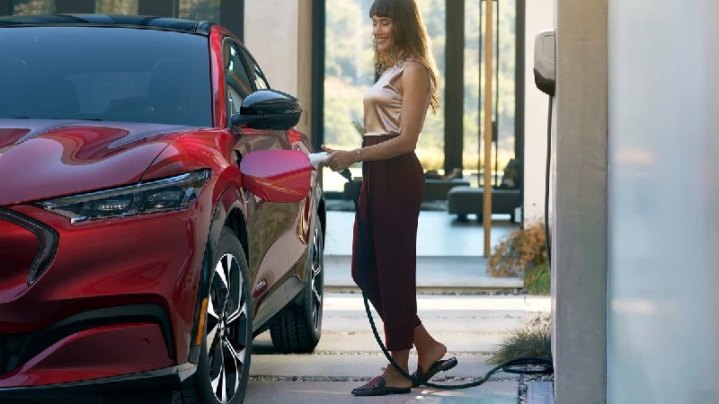 Ford готовит доступный электрокроссовер для конкуренции с Tesla Ford готовит доступный электрокроссовер для конкуренции с Tesla