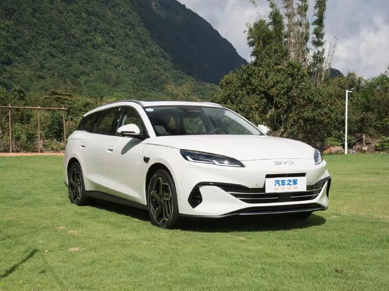Обновленные модели BYD Seal 2026: электроседан и гибридный универсал