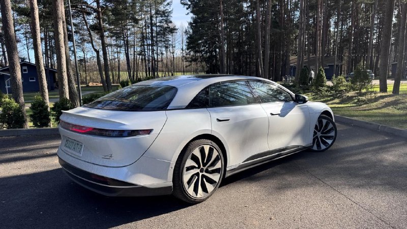 Особенности электромобиля Lucid Air: инновации и уникальные характеристики
