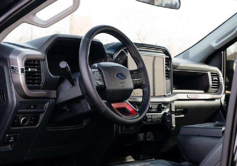 Sporty Ford F-150 с мощным твин-турбо двигателем и улучшенной подвеской