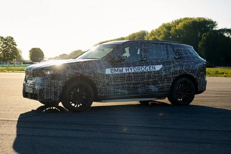 BMW представила новый водородный кроссовер iX5 Hydrogen BMW представила новый водородный кроссовер iX5 Hydrogen