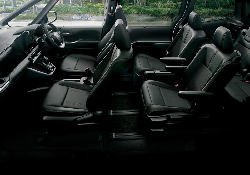 Toyota Noah и Voxy обновились и перешли только на гибрид
