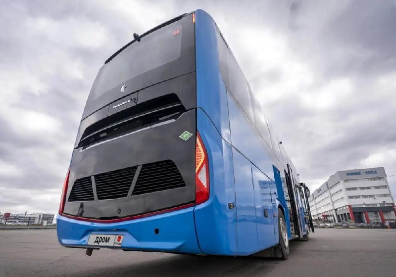 КАМАЗ представил туристический автобус с метановым двигателем 320 л.с.
