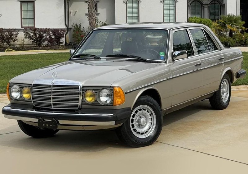 Mercedes-Benz 300D Turbo 1985 с пробегом около 29 000 км ушёл на аукцион Mercedes-Benz 300D Turbo 1985 с пробегом около 29 000 км ушёл на аукцион