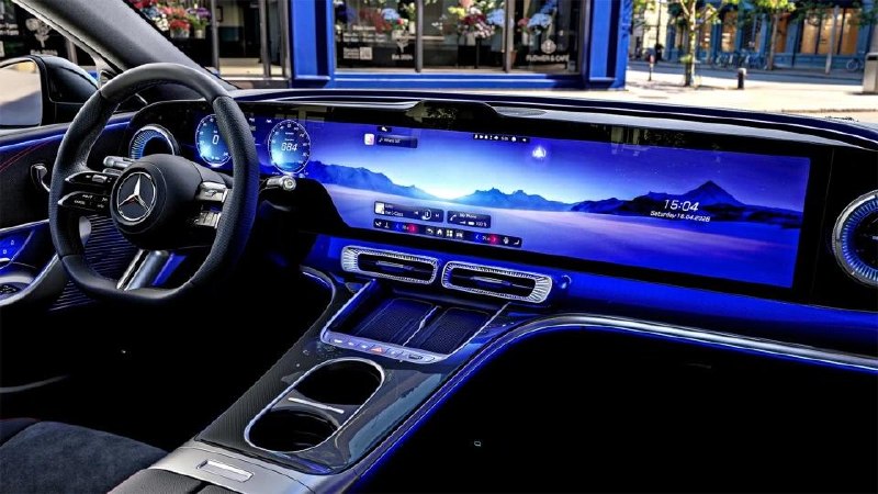 Салон нового Mercedes C-Class: дисплеи, подсветка и варианты отделки