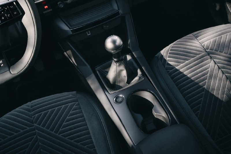 Lancia Ypsilon обзавелась 1,2-литровым бензиновым мотором и «механикой»