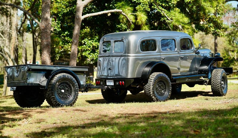 Dodge 40-х превратили в 700-сильный внедорожник за полмиллиона долларов Dodge 40-х превратили в 700-сильный внедорожник за полмиллиона долларов