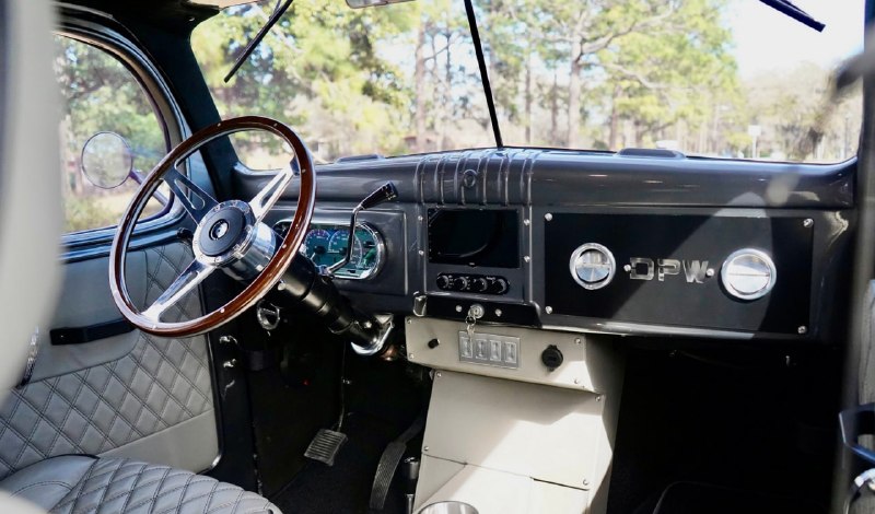 Dodge 40-х превратили в 700-сильный внедорожник за полмиллиона долларов Dodge 40-х превратили в 700-сильный внедорожник за полмиллиона долларов