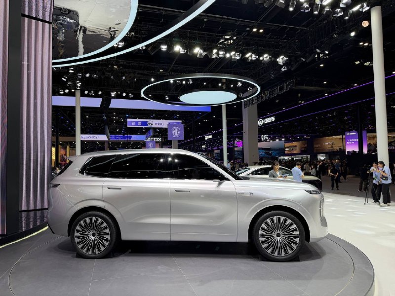 Пекинский автосалон 2026: роботы, онлайн-продажи и новые ИИ-технологии Пекинский автосалон 2026: роботы, онлайн-продажи и новые ИИ-технологии