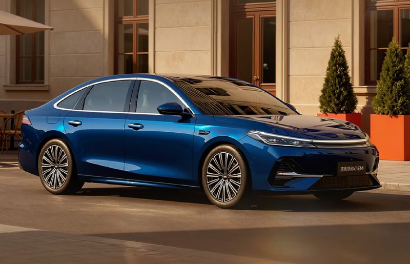 Geely обновила седан Galaxy A7: гибрид и электроверсия дешевле Lada Vesta Geely обновила седан Galaxy A7: гибрид и электроверсия дешевле Lada Vesta