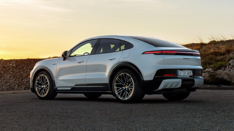 Электрический Porsche Cayenne Coupe представили на премьере в Пекине