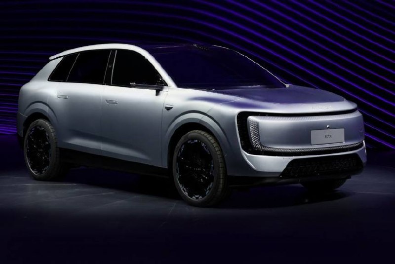 В Пекине представили кроссовер AUDI E7X для Китая