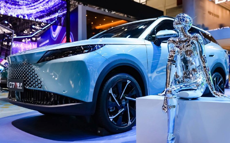 Omoda 4: AI-салон и автоматическая парковка VPD на автосалоне Omoda 4: AI-салон и автоматическая парковка VPD на автосалоне