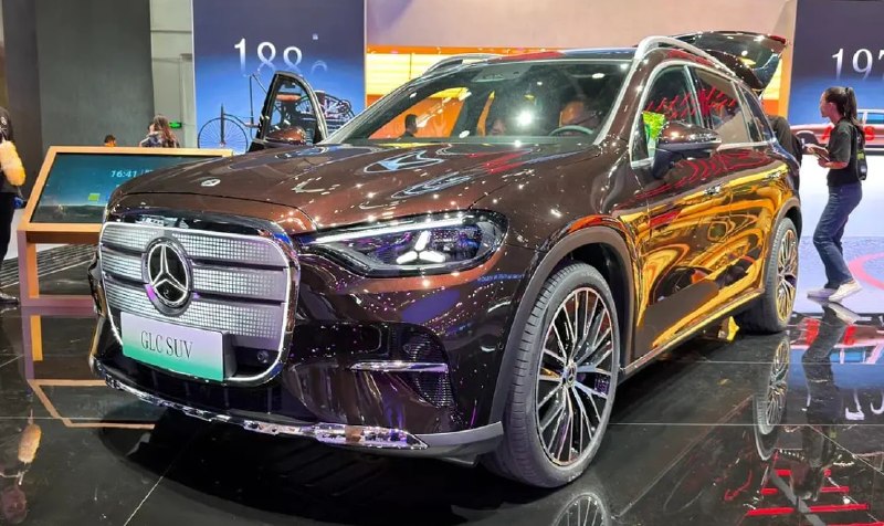 Mercedes показал удлинённый электрокроссовер GLC L
