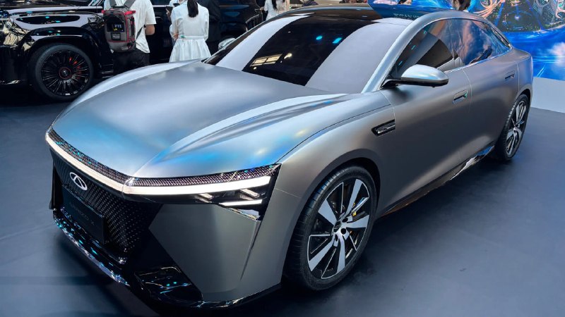 Chery показала два концепта Arrizo: S и X — разные стили и технологии Chery показала два концепта Arrizo: S и X — разные стили и технологии