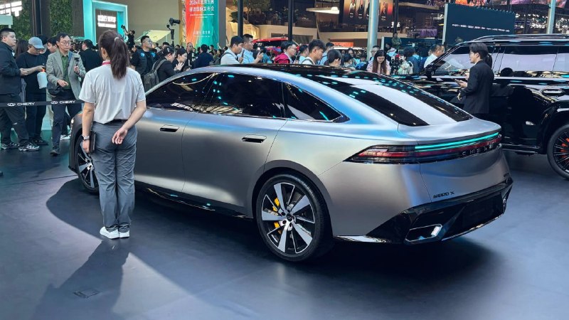 Chery показала два концепта Arrizo: S и X — разные стили и технологии Chery показала два концепта Arrizo: S и X — разные стили и технологии