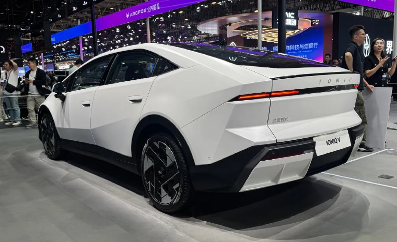 Hyundai представил электрокар Ioniq V для Китая