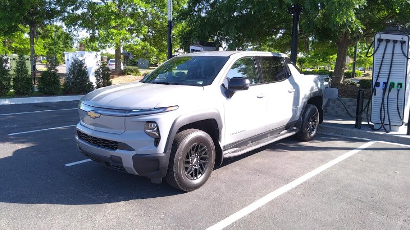 Электрические пикапы GMC Sierra EV и Chevrolet Silverado EV: гиганты на батареях Электрические пикапы GMC Sierra EV и Chevrolet Silverado EV: гиганты на батареях