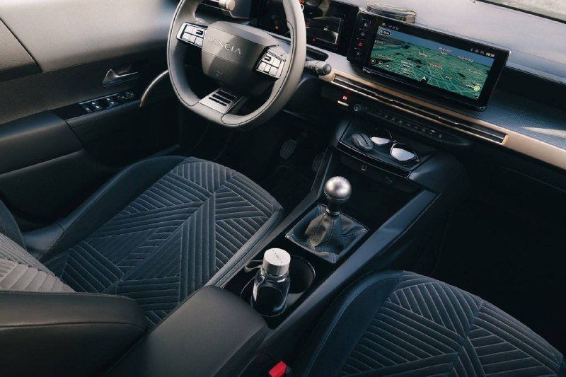 Lancia Ypsilon: доступная бензиновая версия с механикой и ценой от 16 000 евро Lancia Ypsilon: доступная бензиновая версия с механикой и ценой от 16 000 евро