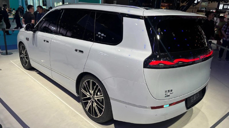 BYD Sea Lion 08: флагманский электрокроссовер с «умной» подвеской
