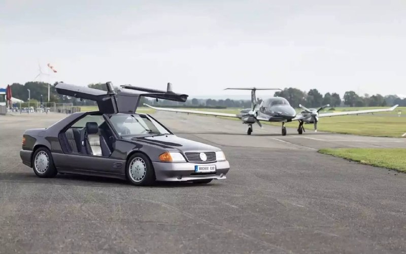 Уникальный Mercedes-Benz с дверями «как у 300 SL» ушёл на аукционе за 40 млн рублей Уникальный Mercedes-Benz с дверями «как у 300 SL» ушёл на аукционе за 40 млн рублей