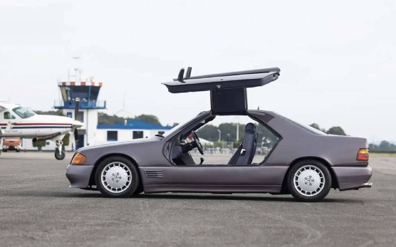 Уникальный Mercedes-Benz с дверями «как у 300 SL» ушёл на аукционе за 40 млн рублей Уникальный Mercedes-Benz с дверями «как у 300 SL» ушёл на аукционе за 40 млн рублей