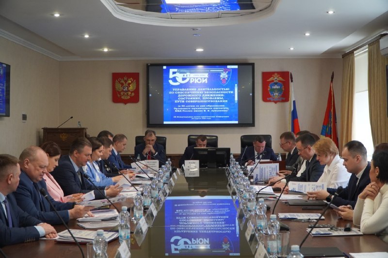 В Орловском юридическом институте обсудили пути повышения безопасности дорожного движения В Орловском юридическом институте обсудили пути повышения безопасности дорожного движения