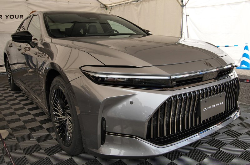 Toyota Crown: офисное кресло за $3 500 на базе переднего сиденья Toyota Crown: офисное кресло за $3 500 на базе переднего сиденья