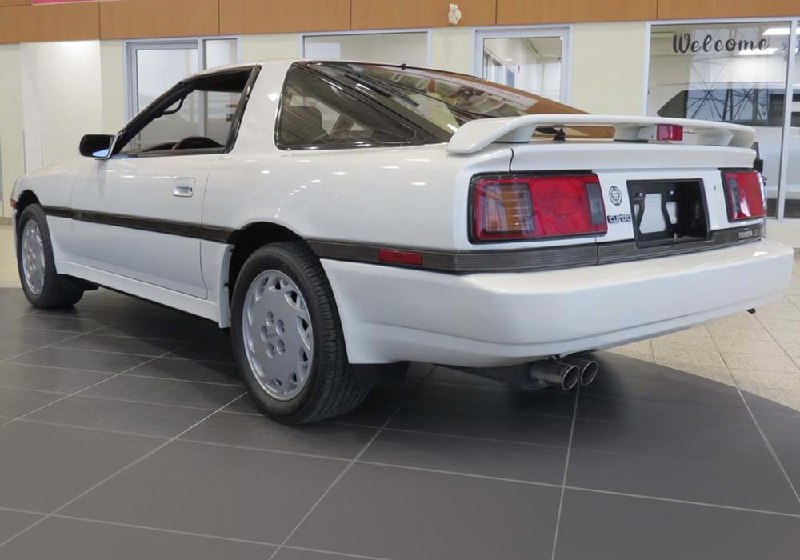 Редкая Toyota Supra 1988: пробег всего 8 449 км и заводское состояние