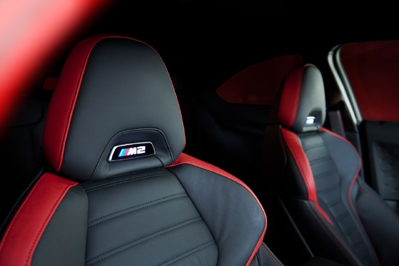 BMW представила чёрную M2 RR Edition для Африки тиражом 10 машин BMW представила чёрную M2 RR Edition для Африки тиражом 10 машин