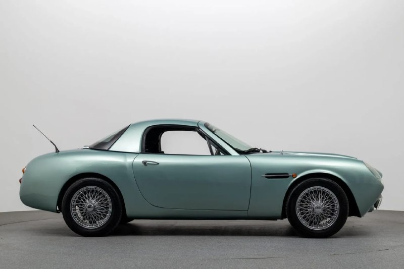 Mazda MX-5 превратили в винтажный Aston Martin и выставили на аукцион за $23 тыс Mazda MX-5 превратили в винтажный Aston Martin и выставили на аукцион за $23 тыс