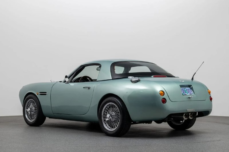 Mazda MX-5 превратили в винтажный Aston Martin и выставили на аукцион за $23 тыс Mazda MX-5 превратили в винтажный Aston Martin и выставили на аукцион за $23 тыс