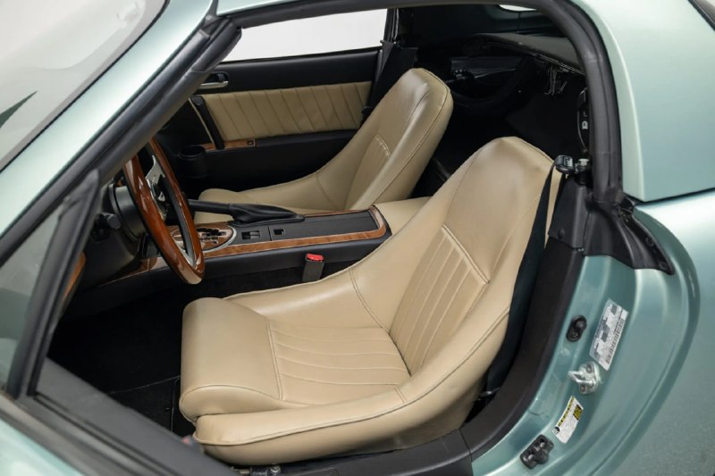 Mazda MX-5 превратили в винтажный Aston Martin и выставили на аукцион за $23 тыс Mazda MX-5 превратили в винтажный Aston Martin и выставили на аукцион за $23 тыс