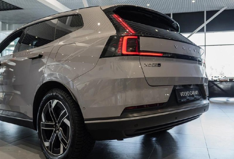 Volvo XC70: новый супергибридный кроссовер D-сегмента с 3 электромоторами Volvo XC70: новый супергибридный кроссовер D-сегмента с 3 электромоторами