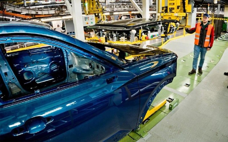 АвтоВАЗ оснастил сборочную линию автоматом для монтажа панорамных крыш Lada Azimut АвтоВАЗ оснастил сборочную линию автоматом для монтажа панорамных крыш Lada Azimut