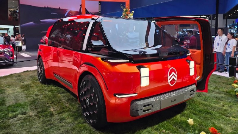 Дизайнер Константин Таранов оценил премьеры автосалона в Пекине: от Smart до Porsche Дизайнер Константин Таранов оценил премьеры автосалона в Пекине: от Smart до Porsche