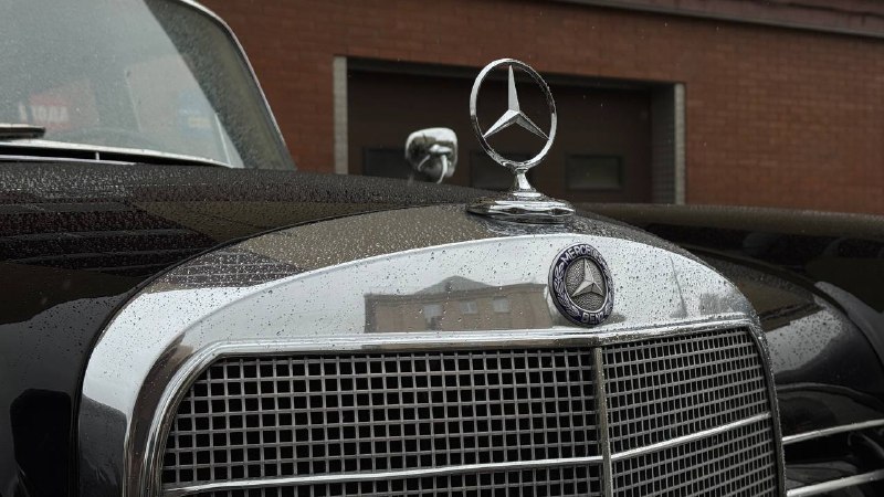 Редчайший Mercedes-Benz W112 300SE 1964 готовят к автопробегу Редчайший Mercedes-Benz W112 300SE 1964 готовят к автопробегу