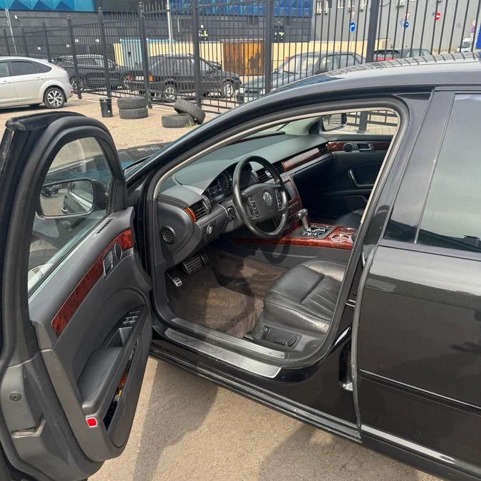 Volkswagen Phaeton Long: роскошный седан с полным приводом и пневмоподвеской за 1 000 000 ₽ Volkswagen Phaeton Long: роскошный седан с полным приводом и пневмоподвеской за 1 000 000 ₽