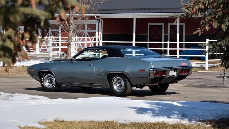 Редкий Plymouth GTX 1971 года выставили на аукцион за цену новой Ferrari Редкий Plymouth GTX 1971 года выставили на аукцион за цену новой Ferrari