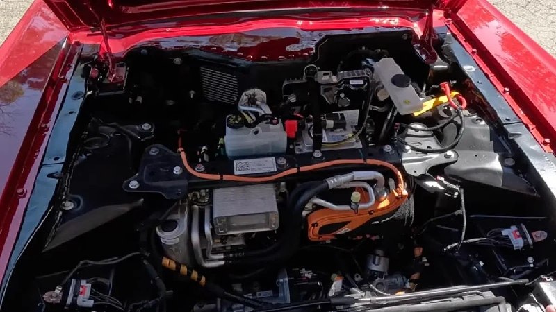 Классический Ford Mustang 1966 превратили в электрокар с автопилотом Tesla