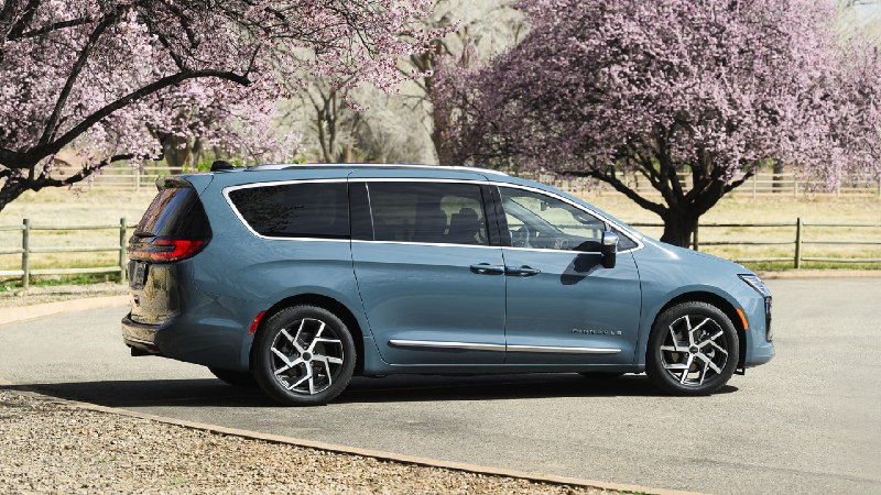 Chrysler снизил цены на обновлённый Pacifica 2026