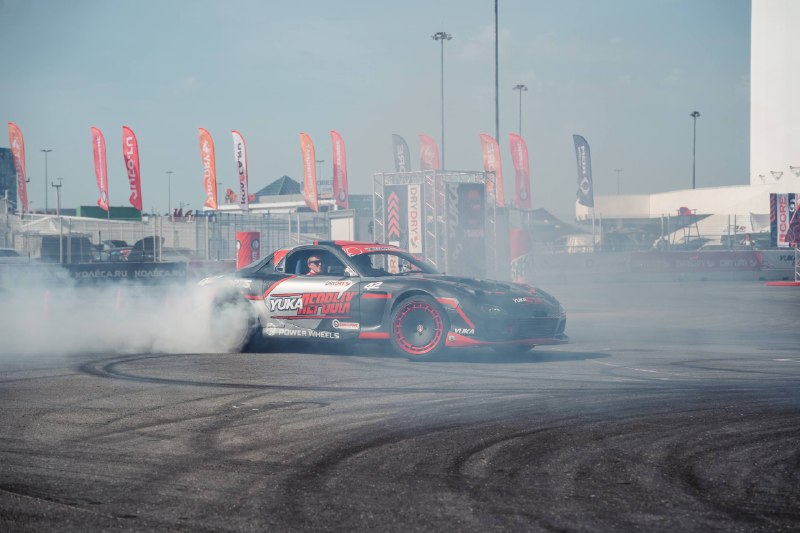Второй этап Yuka Drive Gymkhana на «Газпром Арене» в Санкт-Петербурге Второй этап Yuka Drive Gymkhana на «Газпром Арене» в Санкт-Петербурге