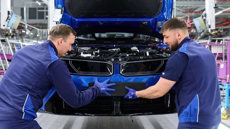 BMW перенесла старт заказов на i3 из-за ажиотажа BMW перенесла старт заказов на i3 из-за ажиотажа