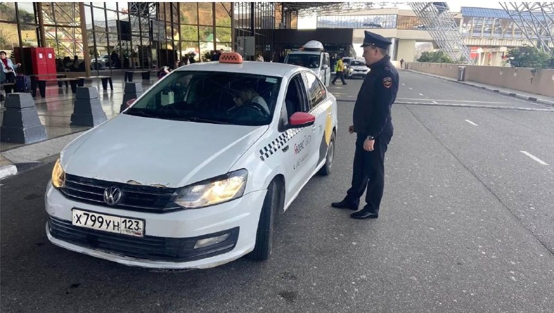 В Сочи прошли рейды против нелегальных таксистов В Сочи прошли рейды против нелегальных таксистов