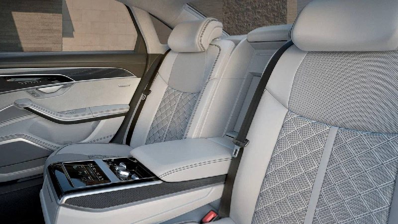 Audi представила прощальную версию A8 Final Edition для Японии Audi представила прощальную версию A8 Final Edition для Японии