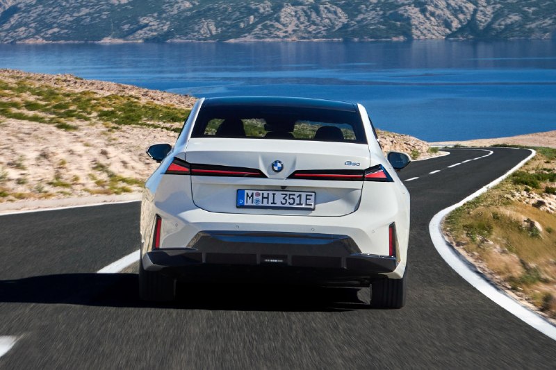 BMW объявила цену на электромобиль i3 50 xDrive — от €75 тысяч
