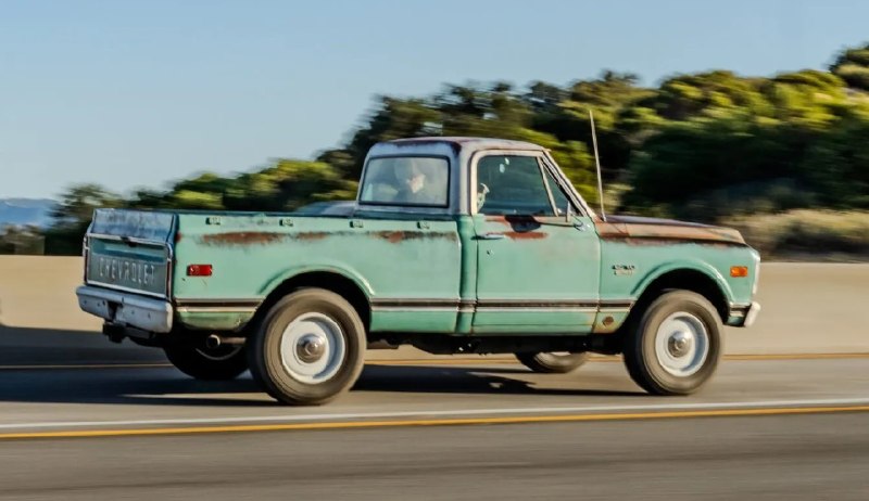 Рестомод Chevrolet Silverado в стиле классического C10 от Icon 4×4 Рестомод Chevrolet Silverado в стиле классического C10 от Icon 4×4
