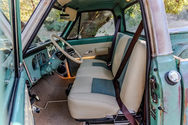 Рестомод Chevrolet Silverado в стиле классического C10 от Icon 4×4 Рестомод Chevrolet Silverado в стиле классического C10 от Icon 4×4