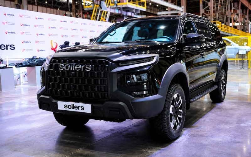 Новый внедорожник Sollers S9 показали вице-премьеру Денису Мантурову Новый внедорожник Sollers S9 показали вице-премьеру Денису Мантурову